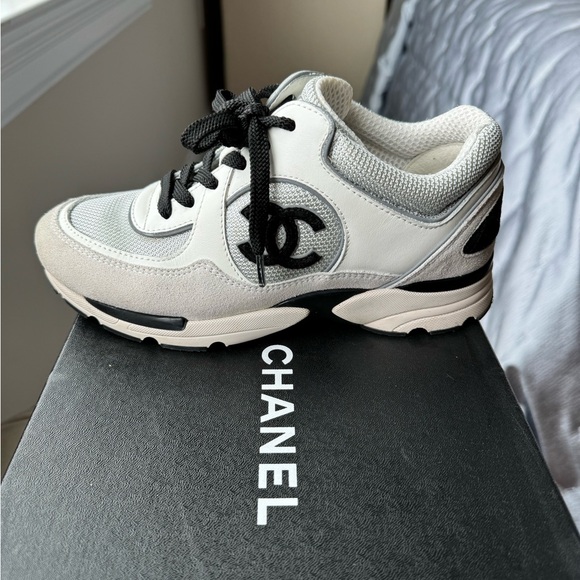 CHANEL SNEAKERS. White/grey/silvr/blk. 2022 collection. Excellent condition! - Picture 7 of 11